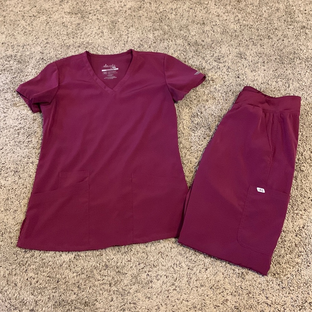 LIKE NEW Elevate by IRG women’s scrub set
